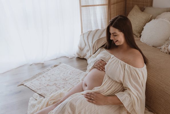 Maternity photos taken in the third trimester between 32-36 weeks