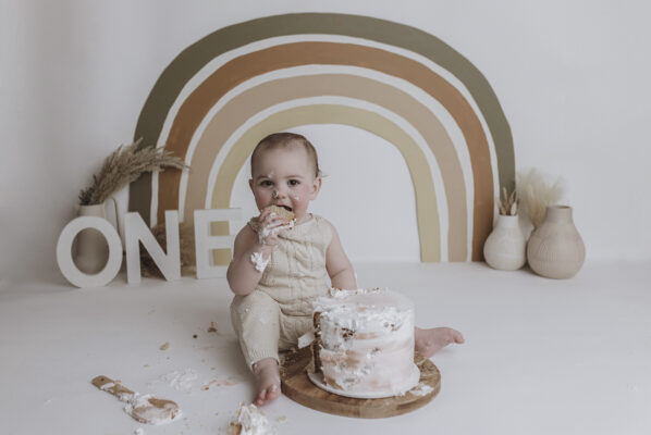 cake smash for a boy to celebrate his first birthday