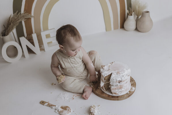 cake smash for a boy to celebrate his first birthday